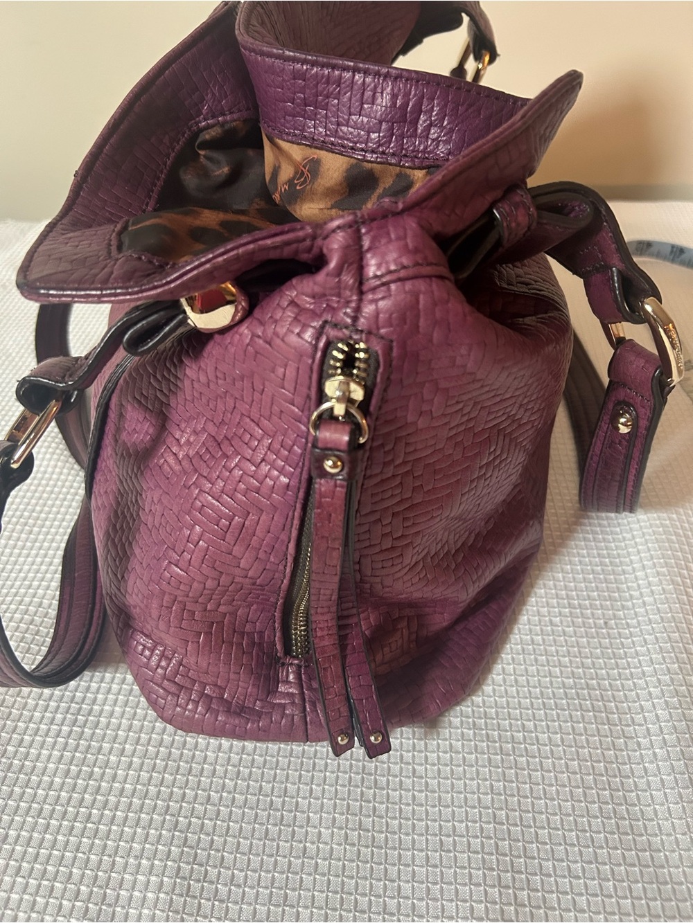 B.Makowsky Plumy Burgandy textured Leather Shoulder Bag, Gold Hardware - Picture 8 of 14